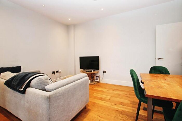 1 Bedroom Flat To Rent In Kenham House - St Pauls, BS2