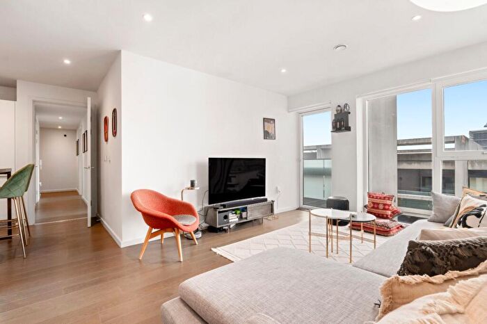 2 Bedroom Flat To Rent In York Way, Holloway, N7