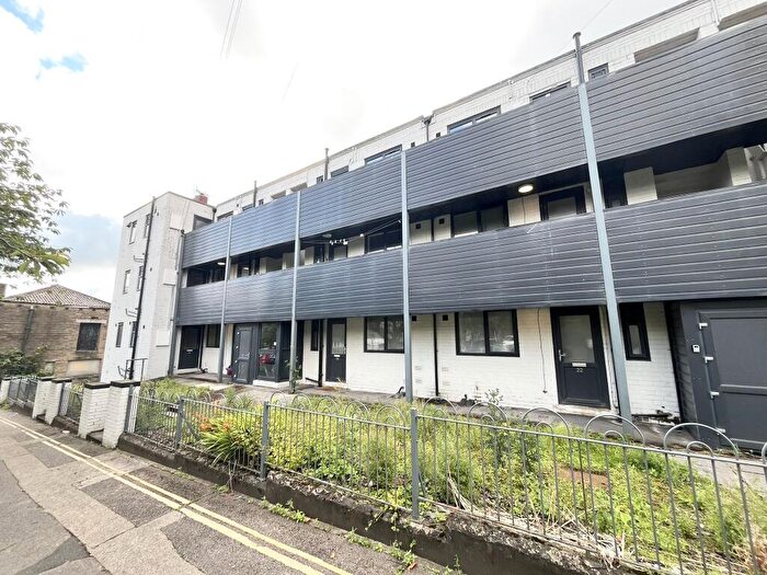 1 Bedroom Apartment To Rent In West Parade Flats, Halifax, HX1