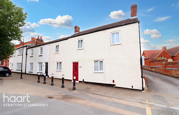 3 Bedroom Cottage For Sale In Ermin Street, Swindon, SN3