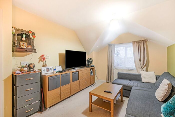 1 Bedroom Flat To Rent In Park Road, Colliers Wood, London, SW19