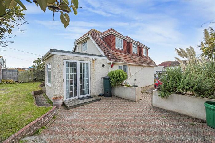 4 Bedroom Detached House For Sale In Amhurst Road, Telscombe Cliffs, Peacehaven, BN10