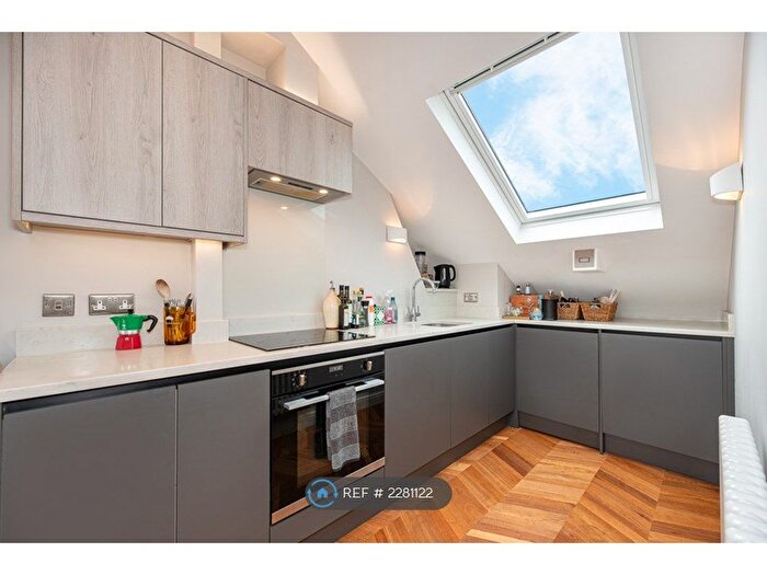 1 Bedroom Flat To Rent In St. Johns Hill, London, SW11