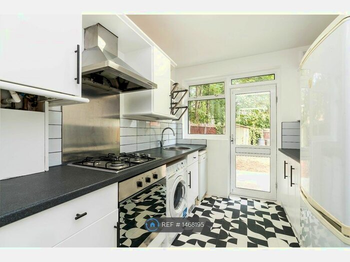 3 Bedroom End Of Terrace House To Rent In Church Vale, London, SE23