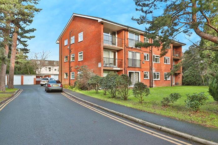 2 Bedroom Flat For Sale In Dean Park Road, Bournemouth, BH1
