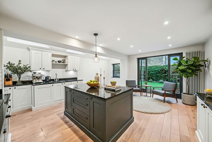 5 Bedroom Semi Detached House To Rent In Geraldine Road, Wandsworth, SW18