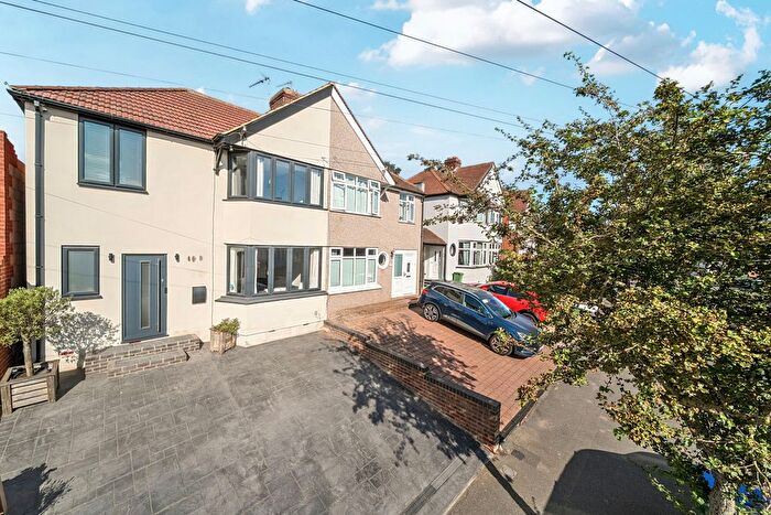 3 Bedroom Semi Detached House For Sale In Beechcroft Avenue, Bexleyheath, DA7