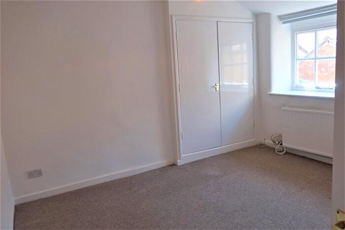 2 Bedroom Flat To Rent In Albion Street, Chipping Norton, OX7