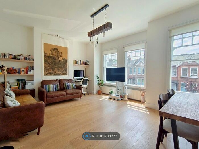 3 Bedroom Flat To Rent In Croxted Road, London, SE24