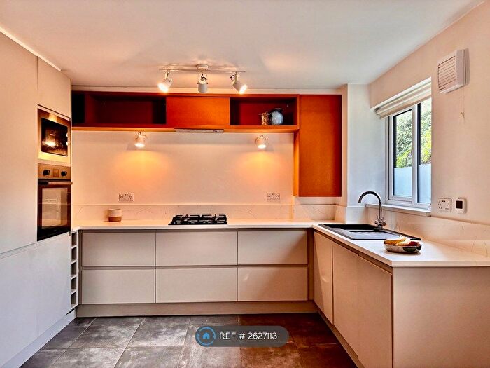 2 Bedroom Flat To Rent In Bridge Meadows, London, SE14