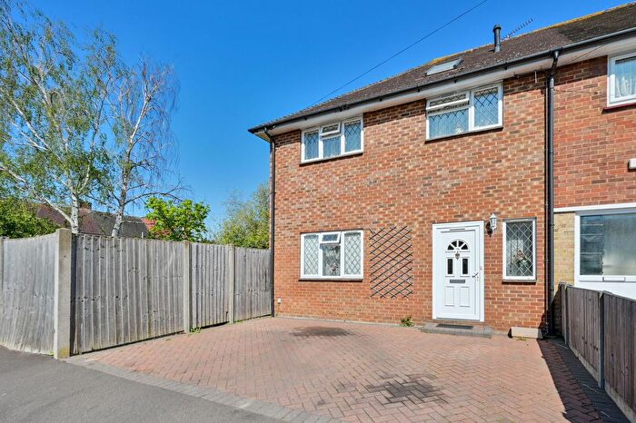 4 Bedroom End Of Terrace House For Sale In Cygnet Avenue, Feltham, TW14