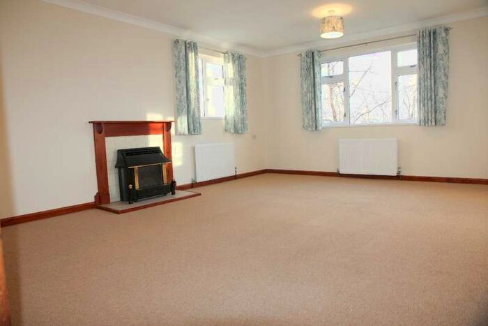 3 Bedroom Flat To Rent In Tregenna Lane, , Camborne, TR14