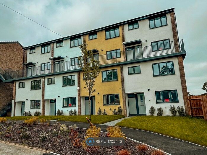 2 Bedroom Maisonette To Rent In Essex Close, Bordon, GU35