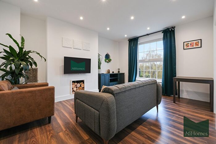 2 Bedroom Flat To Rent In Masefield Crescent, London, N14