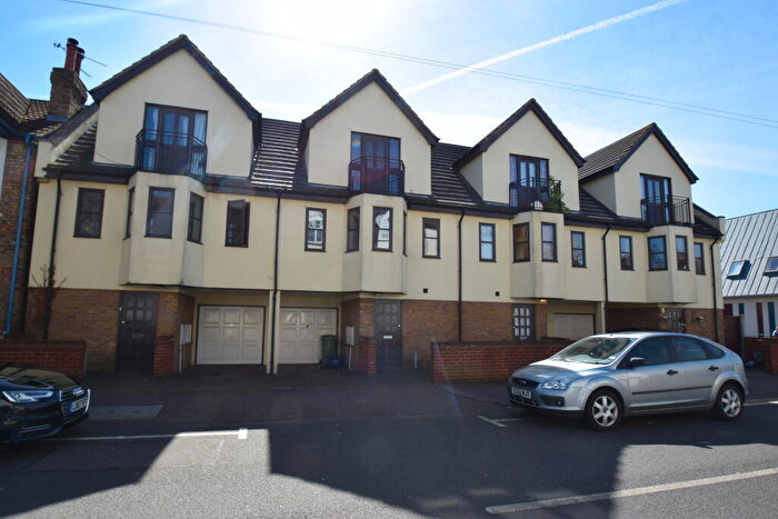 3 Bedroom Town House To Rent In Pall Mall, Leigh On Sea, Essex, SS9