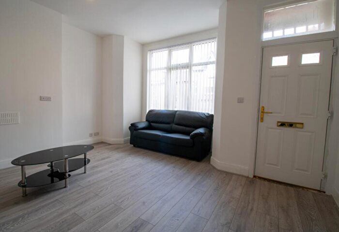 6 Bedroom House To Rent In Brudenell Mount, Leeds, LS6