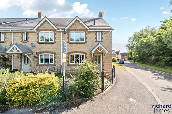 3 Bedroom Semi-Detached House For Sale In Mayfly Road, Oakhurst, Swindon, SN25