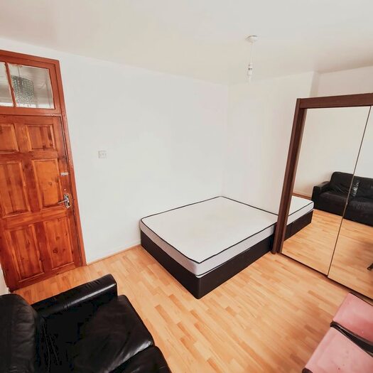 4 Bedroom Flat To Rent In Whiston Road, London, E2