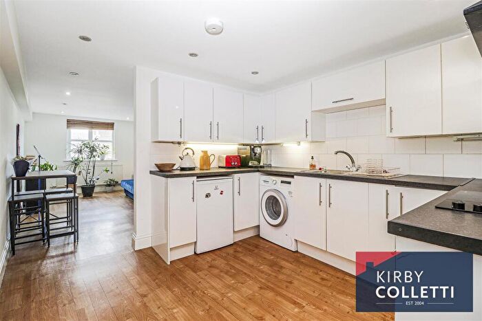 2 Bedroom Apartment To Rent In High Street, Hoddesdon, EN11