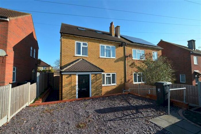 4 Bedroom Semi-Detached House To Rent In Jessel Drive, Loughton, IG10