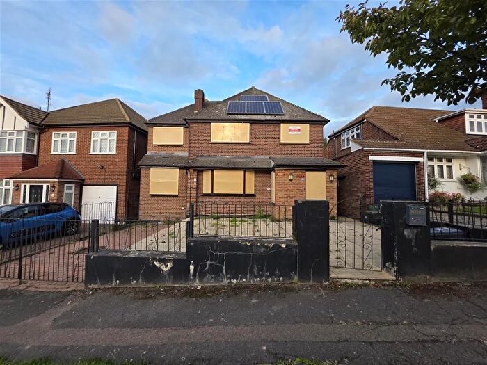 3 Bedroom Detached House For Sale In Newlands Road, Woodford Green, IG8