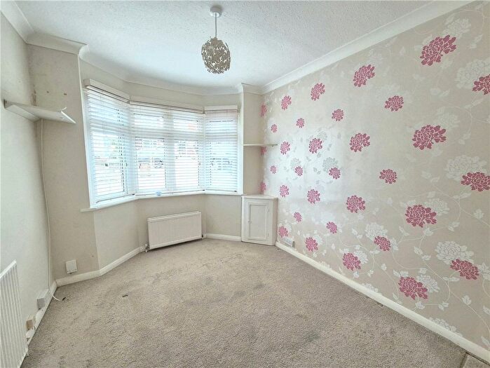 3 Bedroom Bungalow For Sale In Edmunds Avenue, St Pauls Cray, Kent, BR5
