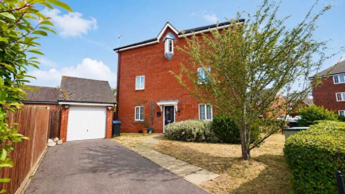 3 Bedroom Town House For Sale In Dragon Road, Hatfield, AL10