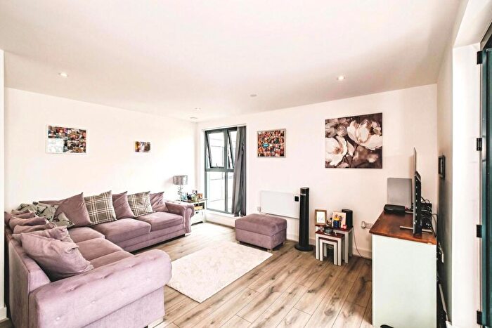 1 Bedroom Flat For Sale In Romany Road, Worthing, West Sussex, BN13
