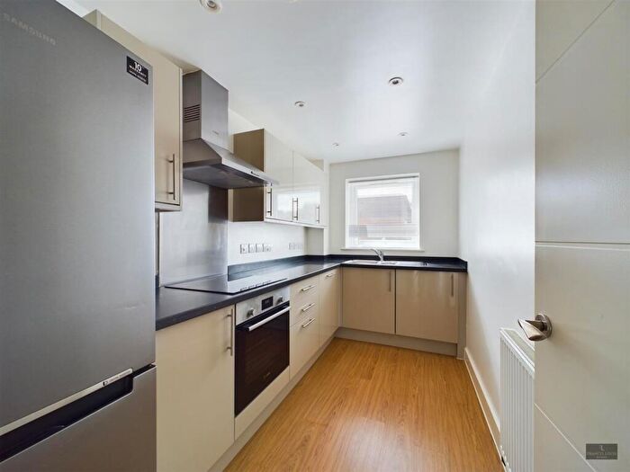 2 Bedroom Flat To Rent In Burnthouse Lane, Exeter, EX2