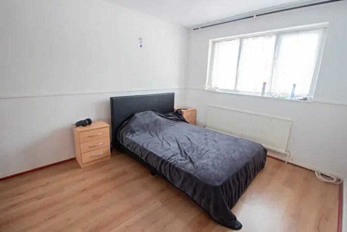 4 Bedroom Maisonette To Rent In The Promenade, Edgware, HA8