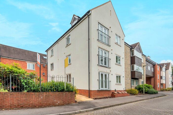 2 Bedroom Flat To Rent In Linacre Court, Headington, OX3