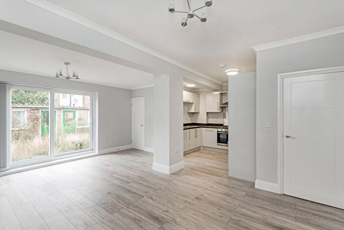 4 Bedroom Terraced House To Rent In Cedar Avenue, Enfield, EN3