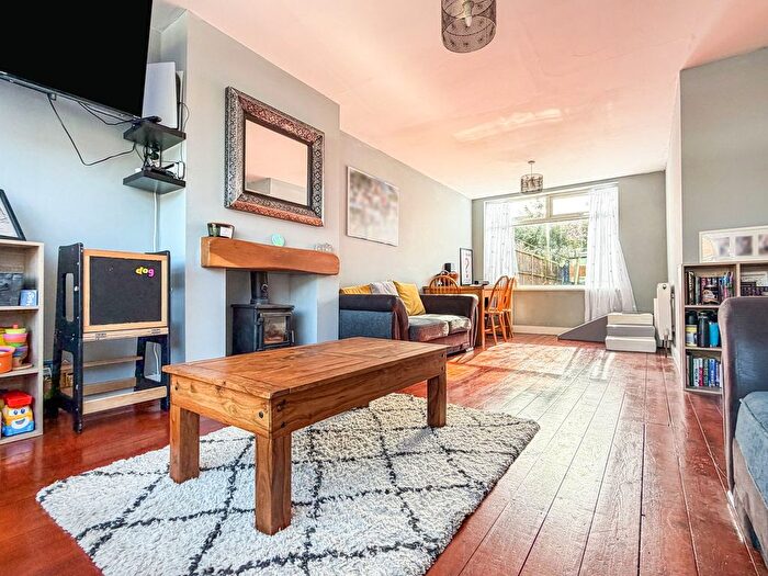 3 Bedroom Semi-Detached House For Sale In Langdale Crescent, Cottingham, East Riding Of Yorkshire, HU16