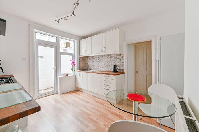 2 Bedroom Maisonette For Sale In Southcroft Road, Furzedown, London, SW17