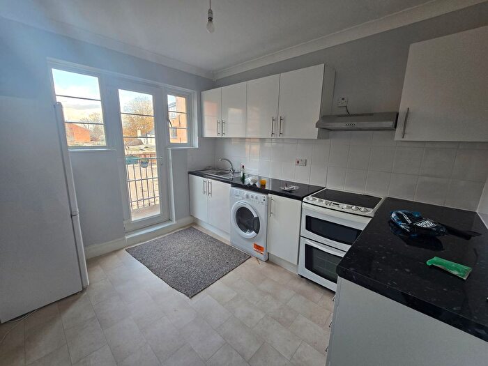 2 Bedroom Flat To Rent In Florida Court, Station Approach, Staines, TW18