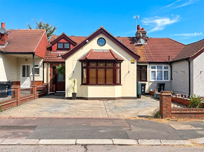 3 Bedroom Bungalow To Rent In Sheldon Avenue, Ilford, IG5