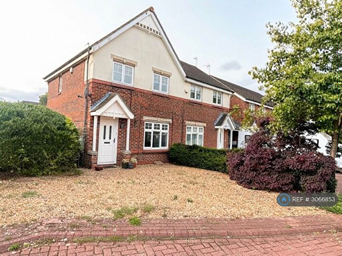 3 Bedroom Semi Detached House To Rent In Turnberry, Whitley Bay, NE25