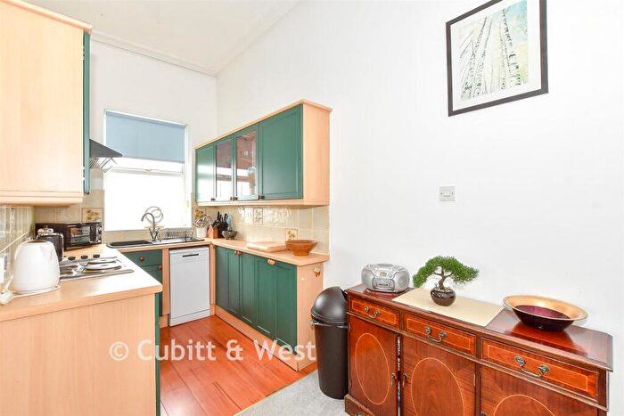 1 Bedroom Flat For Sale In South Parade, Southsea, Hampshire, PO4