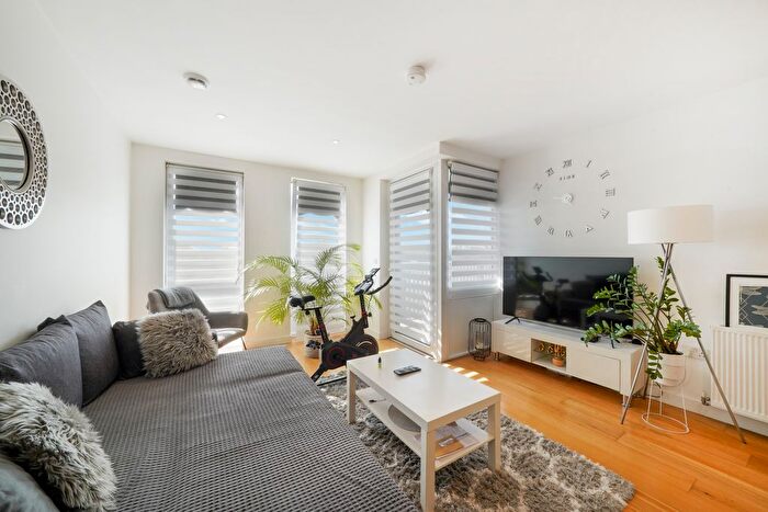 2 Bedroom Flat To Rent In Holman Drive, Southall, UB2