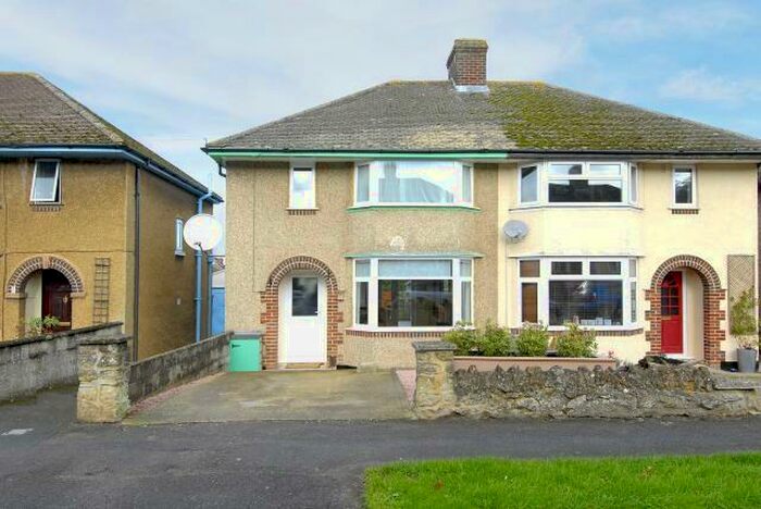 3 Bedroom Semi-Detached House To Rent In Grovelands Road, Risinghurst, OX3