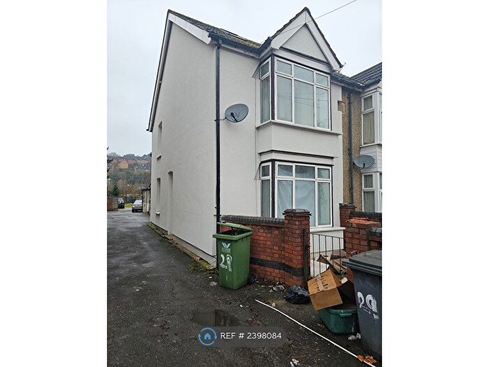 6 Bedroom Semi-Detached House To Rent In Hughenden Road, High Wycombe, HP13