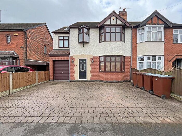4 Bedroom Semi-Detached House To Rent In Charlbury Road, Nottingham, NG8