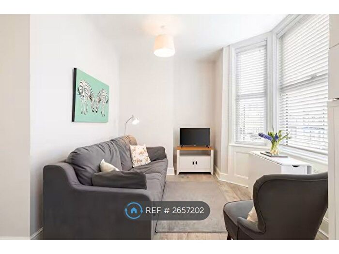 2 Bedroom Flat To Rent In Trafalgar Square, Scarborough, YO12
