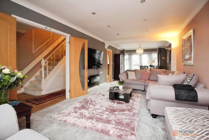 3 Bedroom Detached House For Sale In The Osiers, Braunstone Town, LE3