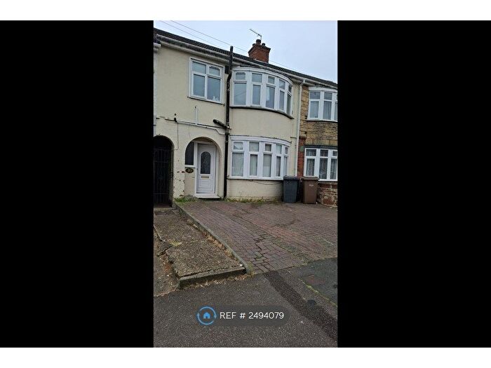 3 Bedroom Semi-Detached House To Rent In Filmer Road, Luton, LU4