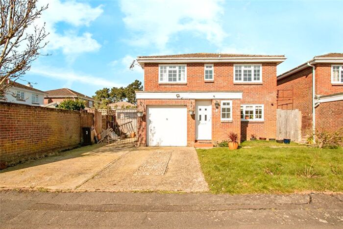 4 Bedroom Detached House For Sale In Sandringham Close, Muscliff, Bournemouth, Dorset, BH9