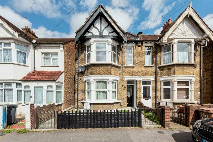 House To Rent In Bateman Road, London, E4