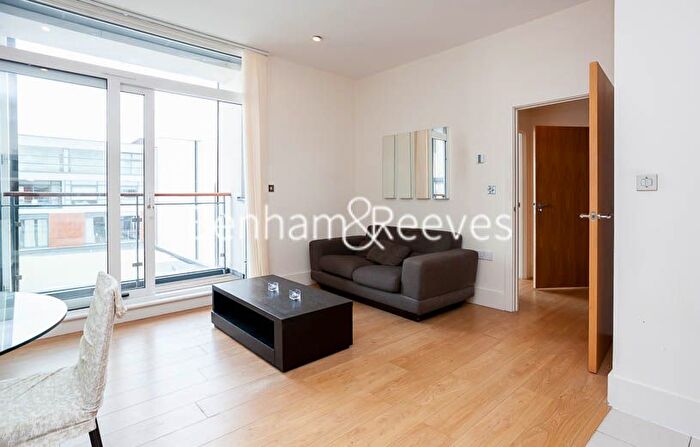 1 Bedroom Flat To Rent In Cornell Square, Nine Elms, SW8