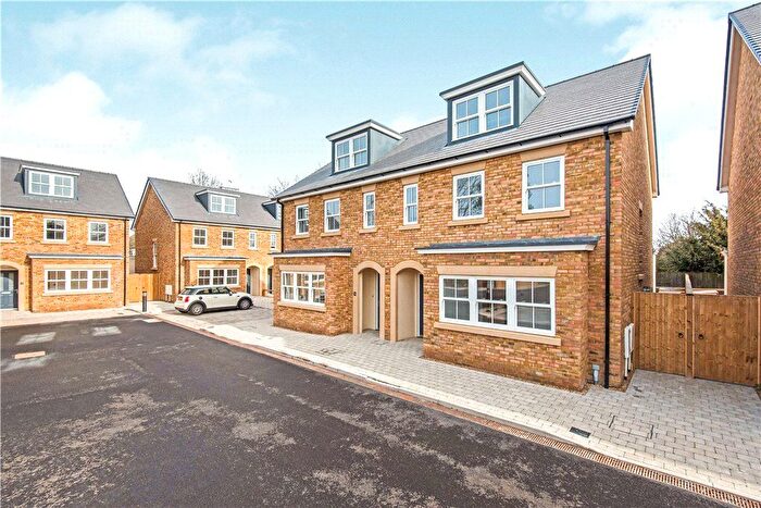 4 Bedroom Semi-Detached House To Rent In Pulsford Close, Twickenham, TW1