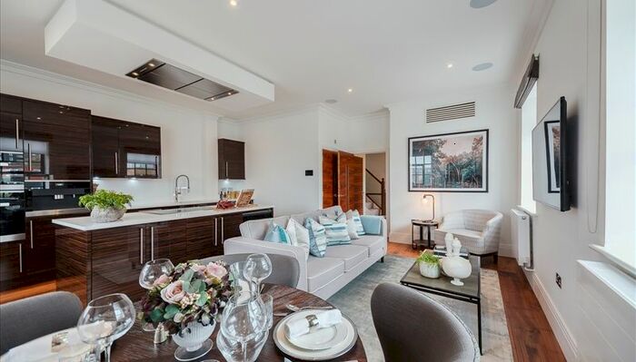 3 Bedroom Flat To Rent In Rainville Road, London, W6